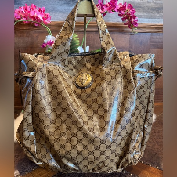 Gucci Handbags - Gucci GG Supreme Canvas Shopper with Vintage Gold Medallion